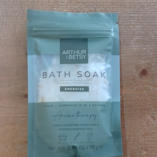 Bath soak package with 'Arthur & Betsy' branding on a wooden surface